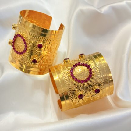 سوارات منقوشات